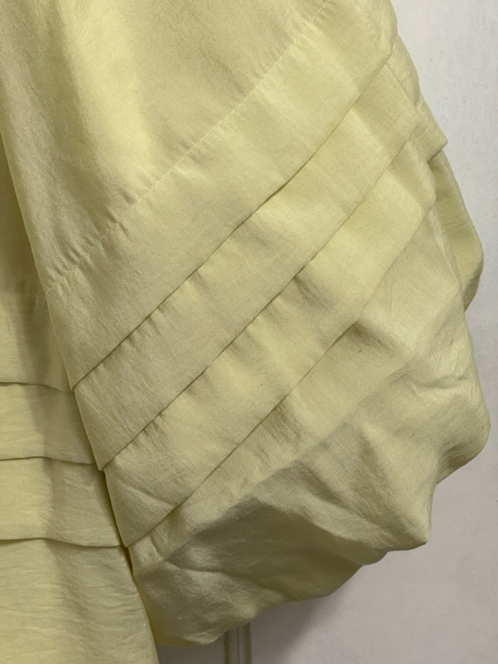NWOT Women's Anthropologie Light Yellow Pleated Sleeve Balloon Blouse - Sz 1X - Picture 5 of 7